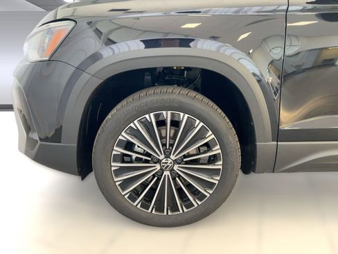 New 2026 Volkswagen Taos SE image 12