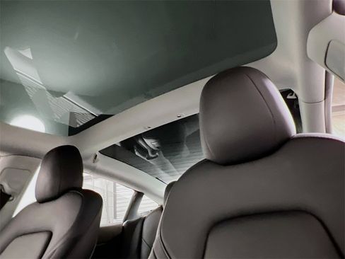 Used 2021 Tesla Model 3 Long Range image 12