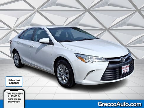 Used 2015 Toyota Camry LE image 1