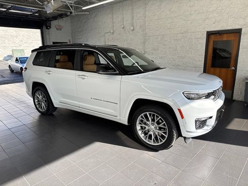 Used 2024 Jeep Grand Cherokee L Summit w/ Luxury Tech Group V AWD/4WD image 1