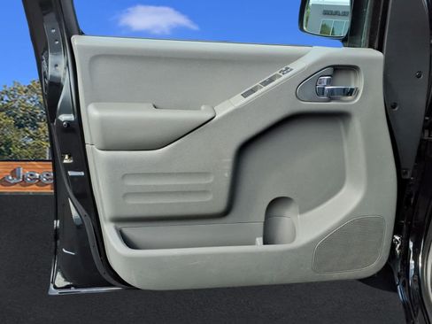 Used 2021 Nissan Frontier SV AWD/4WD image 12