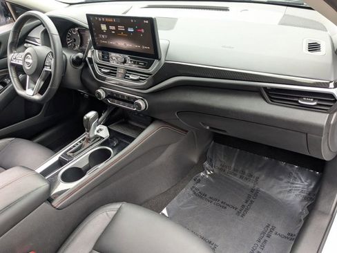 Used 2023 Nissan Altima 2.5 SR w/ SR Premium Package image 21