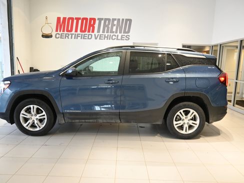 Used 2024 GMC Terrain SLE w/ Driver Convenience Package image 5