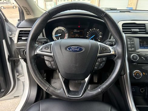 Used 2017 Ford Fusion SE w/ Equipment Group 201A FWD image 15