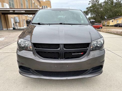 Used 2017 Dodge Grand Caravan SE image 3