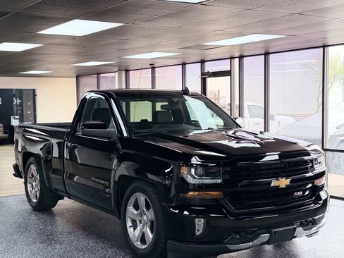 Used 2017 Chevrolet Silverado 1500 LT w/ LT Convenience Package image 5