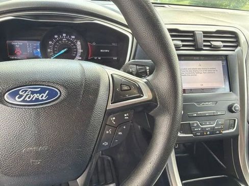 Used 2019 Ford Fusion SE FWD image 18