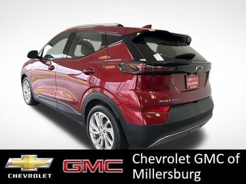 Used 2022 Chevrolet Bolt EUV LT w/ Comfort Package FWD image 6