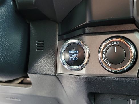 Used 2020 Toyota Tacoma TRD Sport image 28