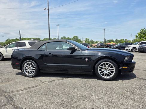 Used 2013 Ford Mustang Premium RWD image 3
