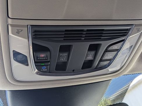 Used 2022 Acura MDX FWD w/ Technology Package image 39