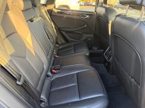 Used 2019 Porsche Macan S image 28