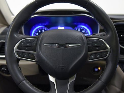 Used 2023 Chrysler Pacifica Limited image 31