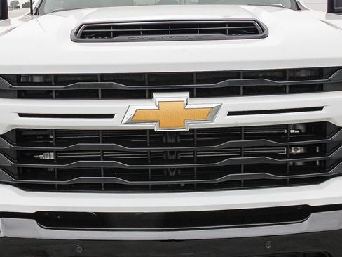 Used 2025 Chevrolet Silverado 2500 Custom w/ Custom Value Package AWD/4WD image 6
