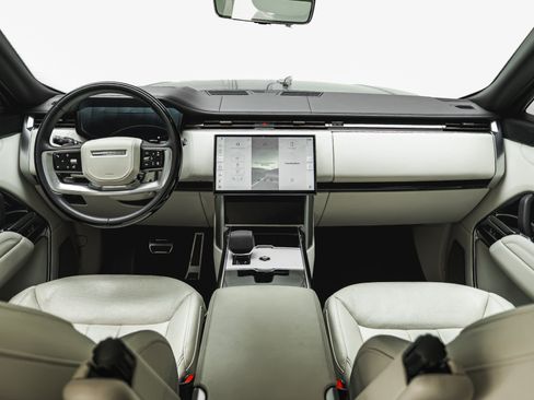 Used 2025 Land Rover Range Rover Long Wheelbase Autobiography AWD/4WD image 3
