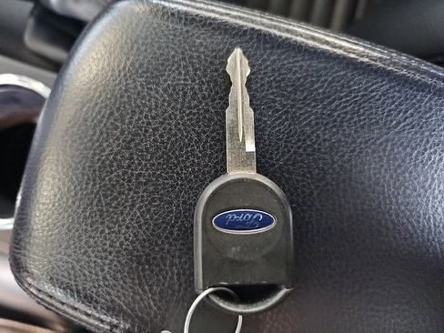 Used 2003 Ford Thunderbird image 25