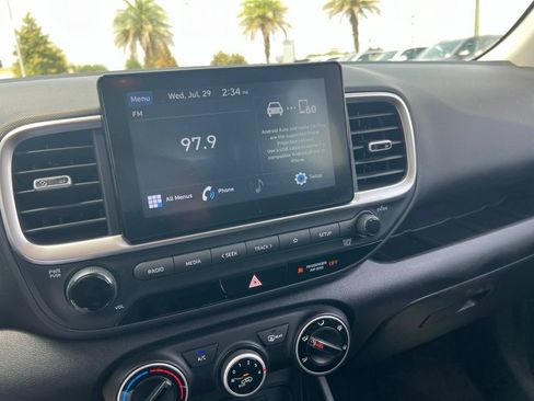 Used 2020 Hyundai Venue SE FWD image 13