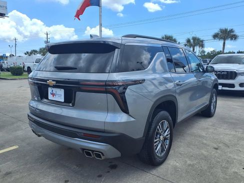 Used 2025 Chevrolet Traverse LT AWD/4WD image 5