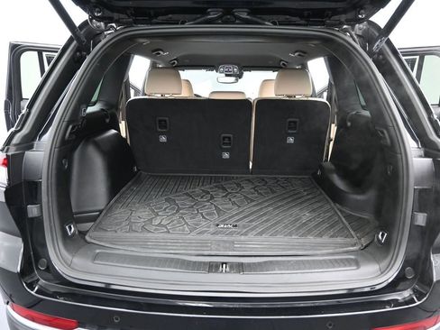 Used 2023 Jeep Grand Cherokee Limited image 11