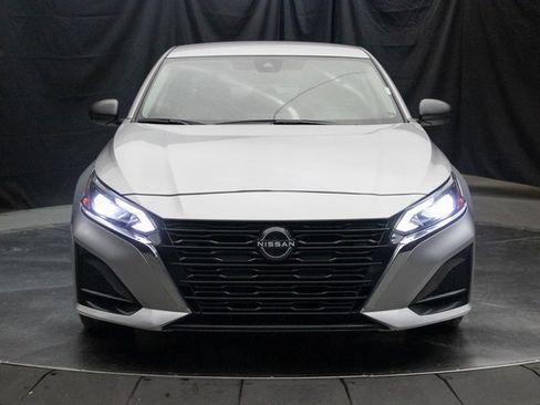 Used 2024 Nissan Altima 2.5 SV image 4