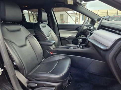 Used 2025 Jeep Compass Limited image 29