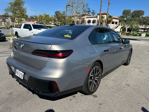 Used 2024 BMW 740i w/ Premium Package image 4