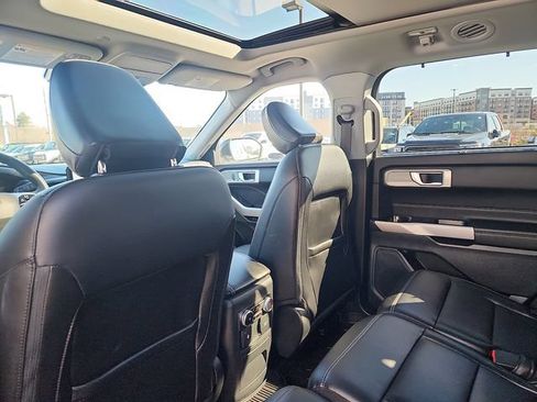 Used 2023 Ford Explorer Limited w/ Equipment Group 301A AWD/4WD image 26
