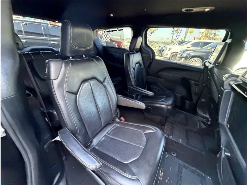 Used 2019 Chrysler Pacifica Touring-L Plus w/ Advanced Safetytec Group FWD image 30