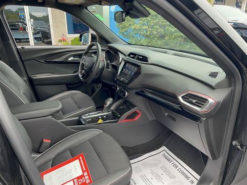 Used 2023 Chevrolet TrailBlazer RS w/ Sun and Liftgate Package FWD image 14