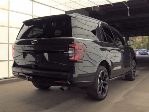 Used 2022 Ford Expedition Limited AWD/4WD image 4