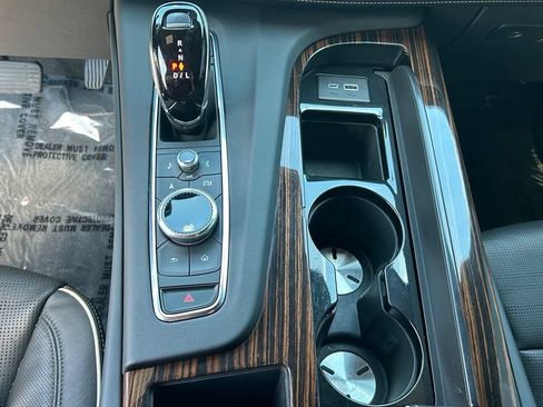 Used 2024 Cadillac Escalade ESV Premium Luxury w/ Performance Package AWD/4WD image 38