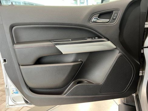 Used 2016 Chevrolet Colorado LT w/ LT Convenience Package RWD image 12
