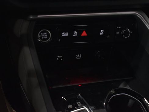 Used 2025 Audi Q5 Premium Plus w/ Premium Plus image 23