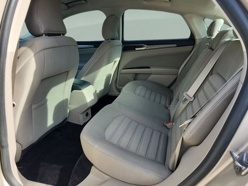 Used 2017 Ford Fusion SE image 16