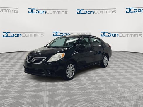 Used 2013 Nissan Versa SV image 4