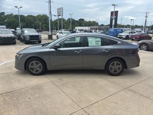 Used 2026 Nissan Sentra SV w/ Floor Mat Package FWD image 4