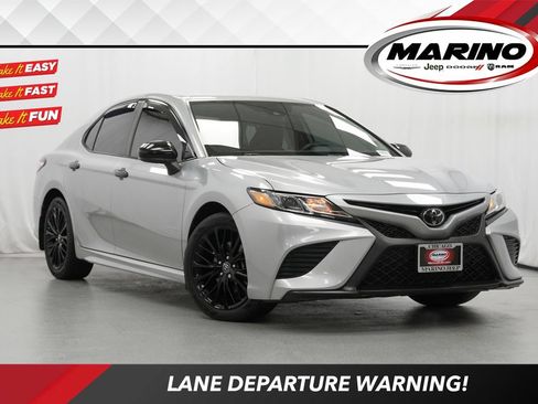 Used 2020 Toyota Camry SE FWD image 1