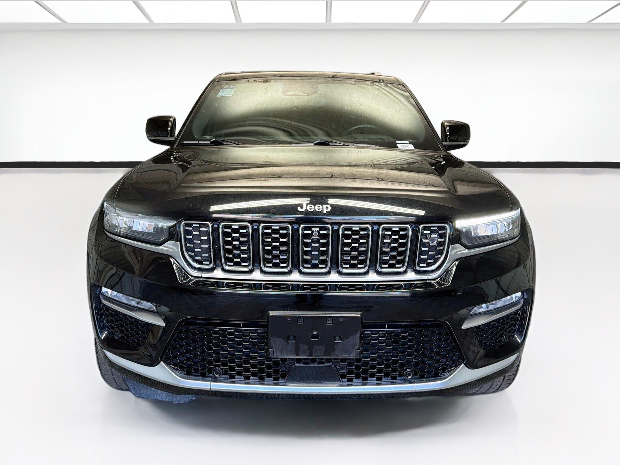 Used 2022 Jeep Grand Cherokee Summit AWD/4WD image 2