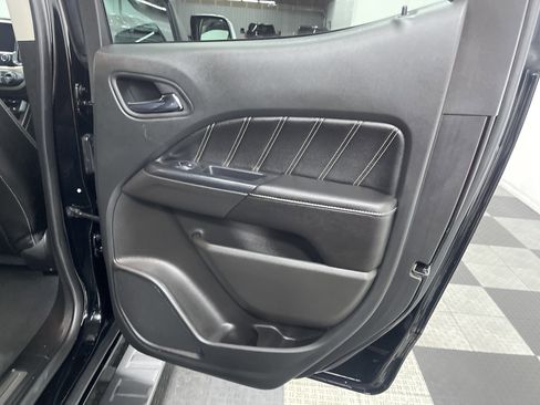 Used 2022 GMC Canyon Denali image 18