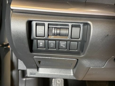 Used 2020 Subaru Crosstrek 2.0i Limited w/ Moonroof Package w/Navigation AWD/4WD image 19