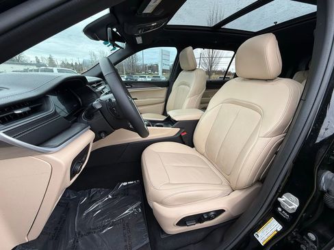 Certified 2024 Jeep Grand Cherokee L Limited w/ Luxury Tech Group II image 16