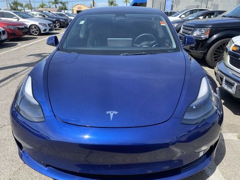 Used 2023 Tesla Model 3 Standard Range image 3