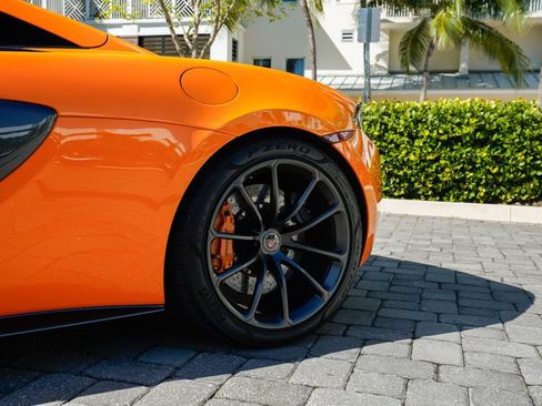 Used 2018 McLaren 570S Spider image 44
