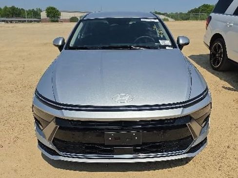 Used 2025 Hyundai Sonata SEL FWD image 2