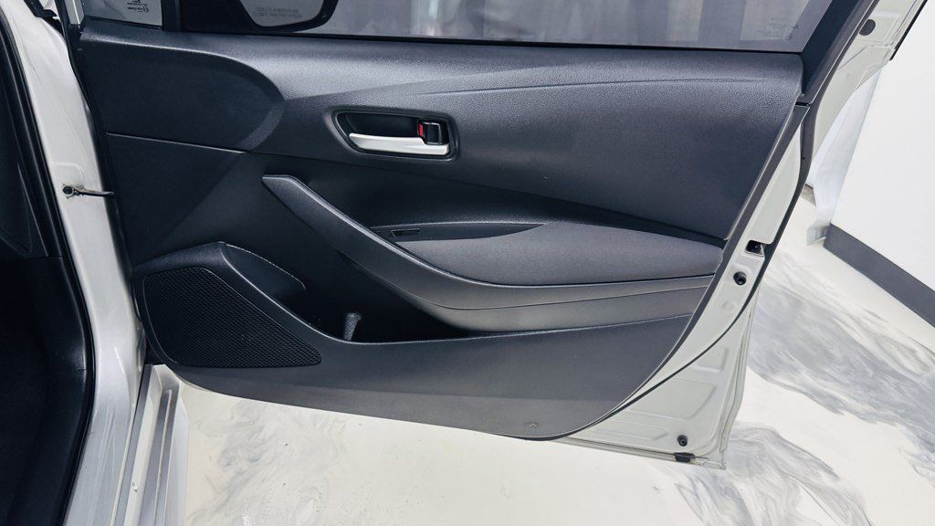 Used 2021 Toyota Corolla LE FWD image 25