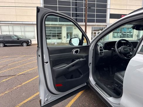 Certified 2023 Kia Sorento SX image 11