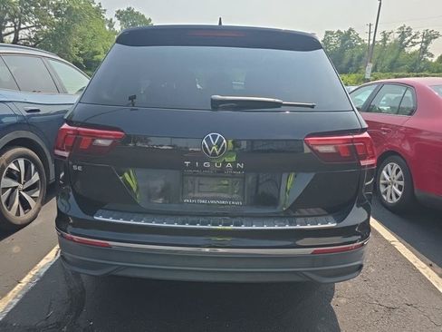 Used 2023 Volkswagen Tiguan SE w/ Panoramic Sunroof Package FWD image 11