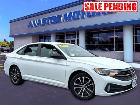 Used 2024 Volkswagen Jetta Sport image 1