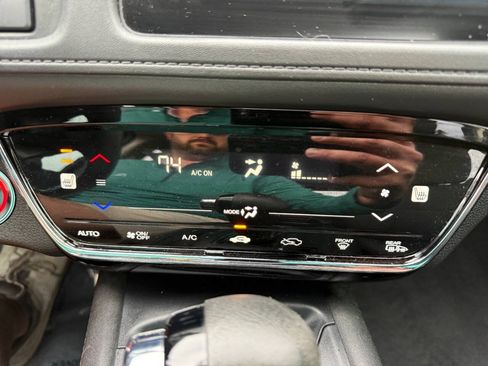 Used 2022 Honda HR-V EX image 17