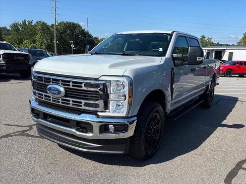 Used 2026 Ford F250 XLT AWD/4WD image 3